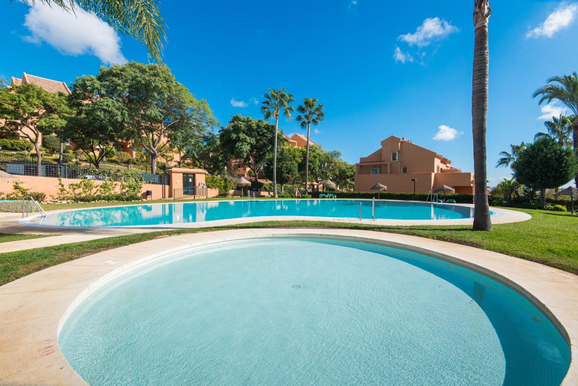 מארבלה Rentandhomes Penthouse Elviria Golf מראה חיצוני תמונה